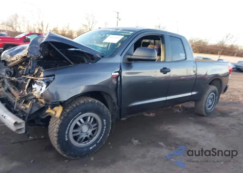 2013 Toyota Tundra Grade 5.7L V8 z USA, uszkodzony, nr VIN 5TFUW5F17DX313993